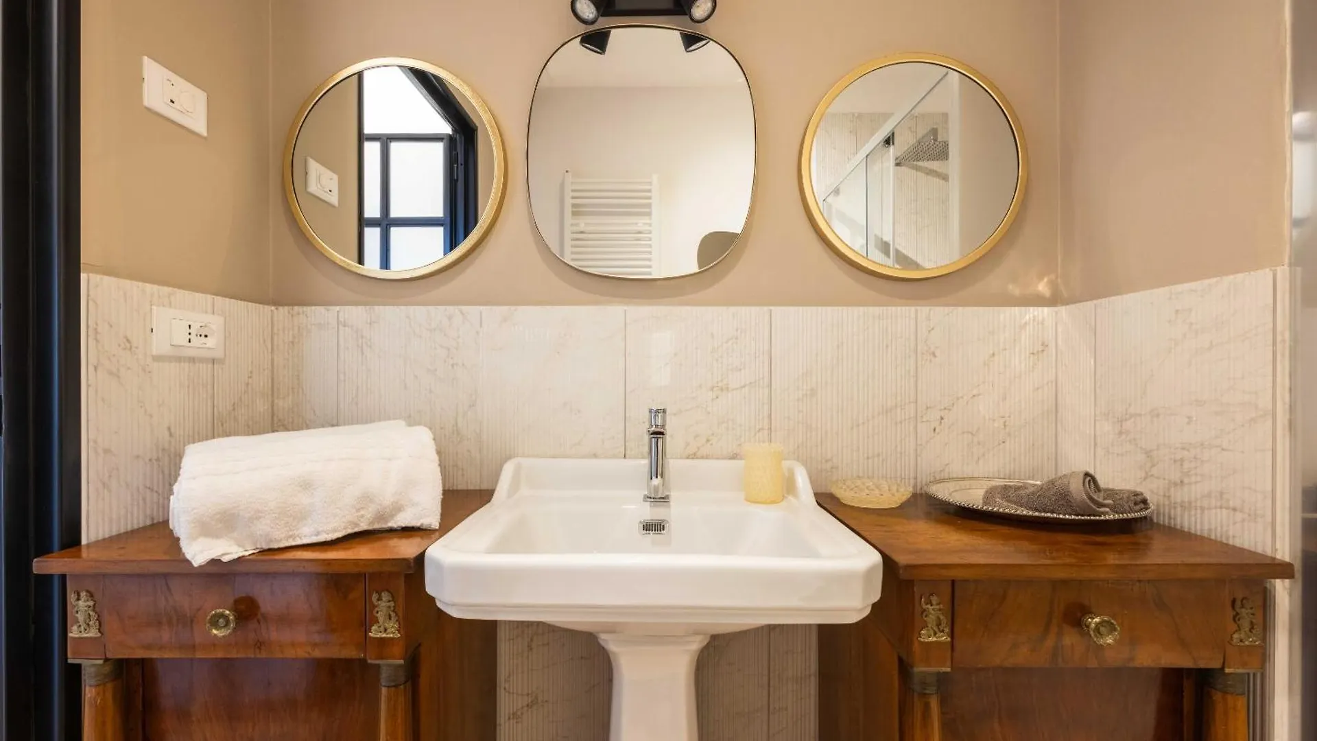 Bed & Breakfast Artieri Suites, Piazza Maggiore Bologna Italy