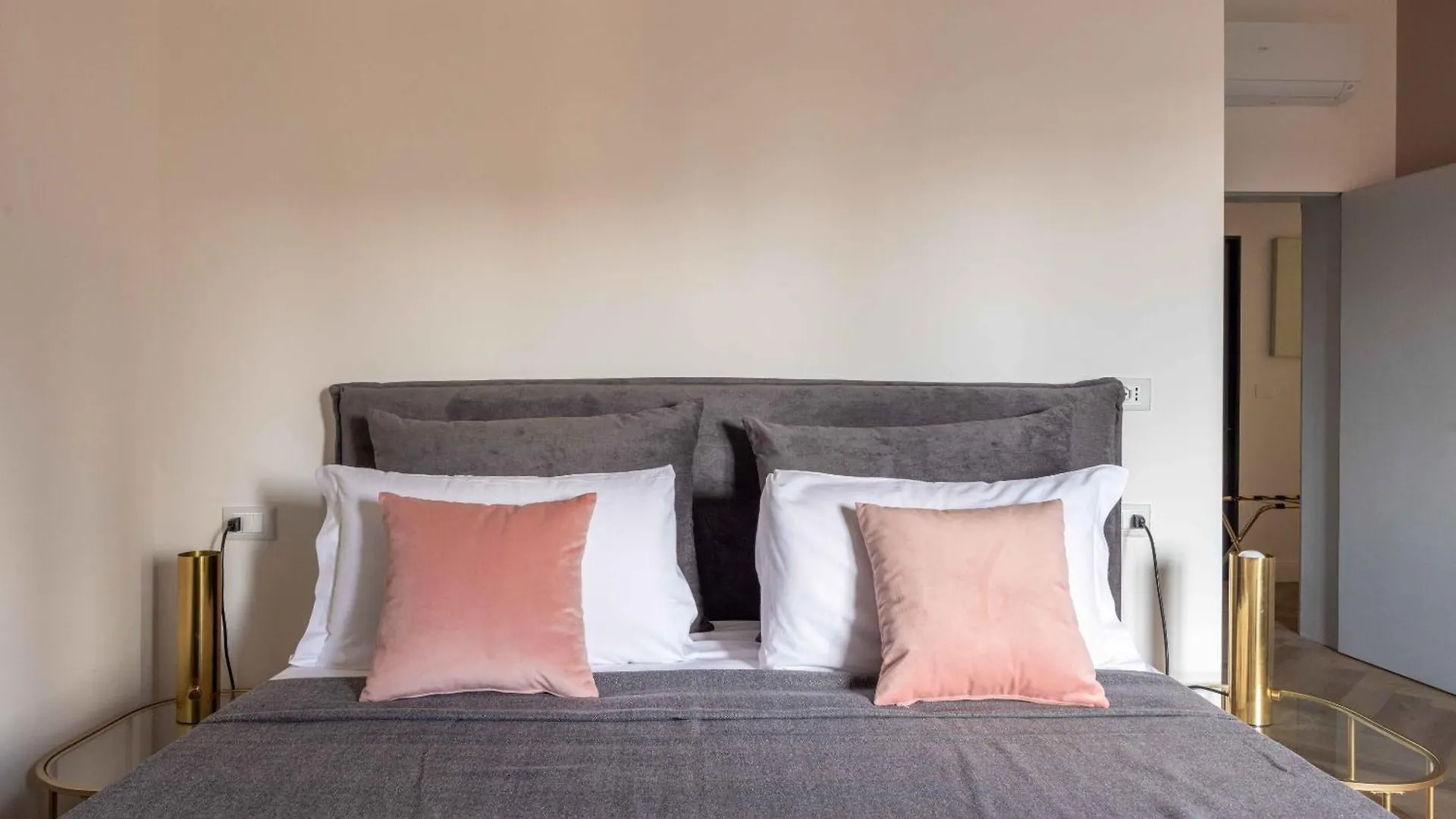 Artieri Suites, Piazza Maggiore Bologna 0*,  Italy