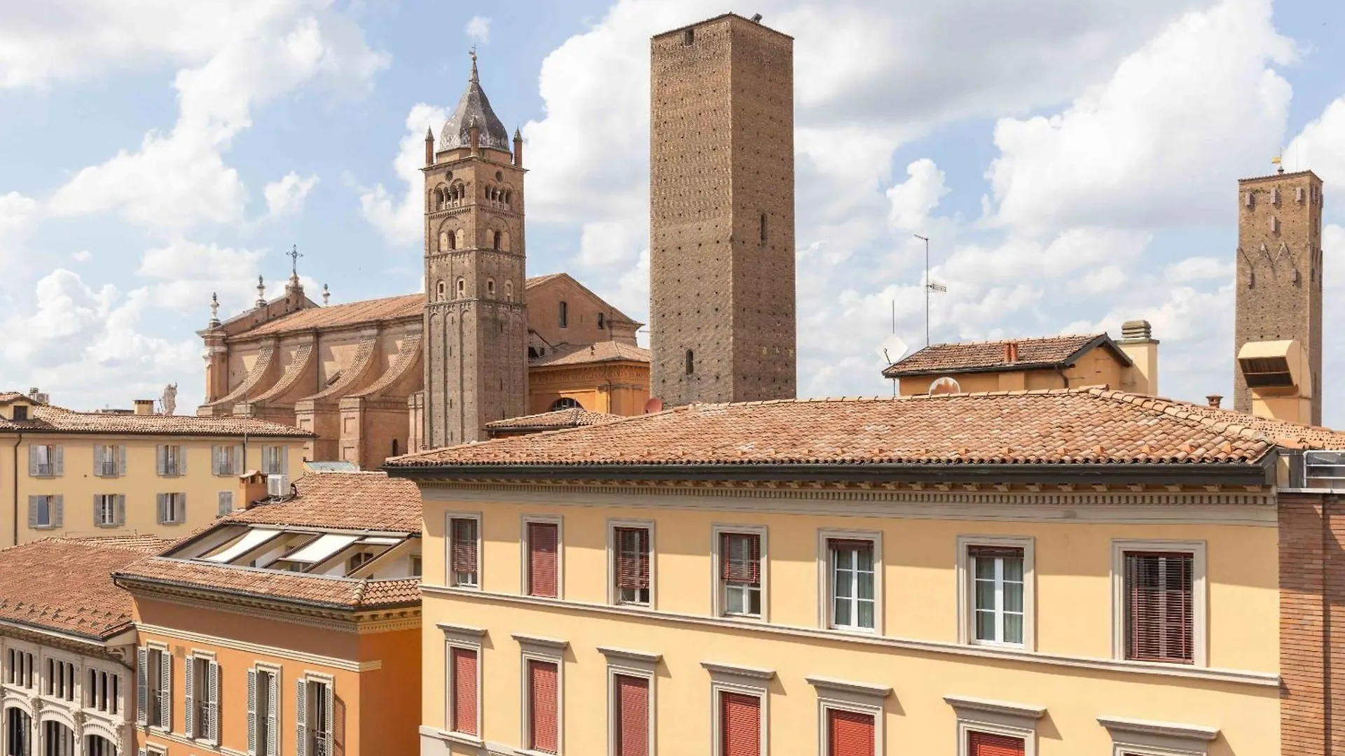 Bed & Breakfast Artieri Suites, Piazza Maggiore Bologna Italy